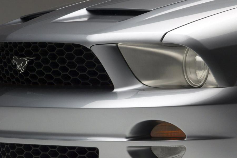  Ford Mustang GT Concept 2003 года  (фото 18 из 31)